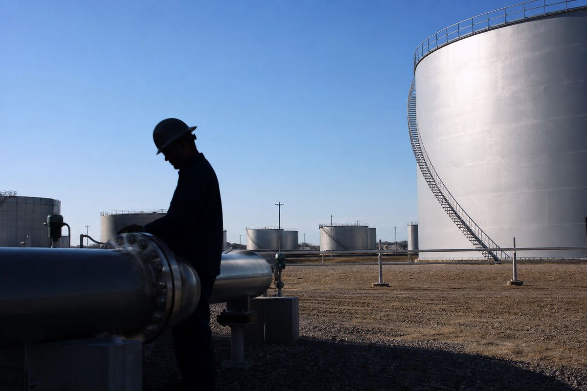 US Energy Secretary's Bold Move: 40 Million Barrel SPR Refill Post-Iran Conflict